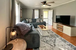 2 Mi to Downtown Mount Airy! Cozy Home - Image 4