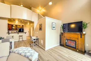 4 Mi to Dtwn, Commuter-Friendly Apt in Tacoma - Image 5