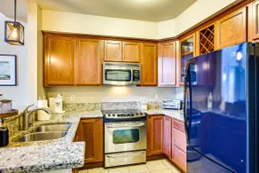 4 Mi to Dtwn, Commuter-Friendly Apt in Tacoma - Image 2