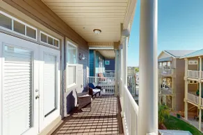 3-story, dog-friendly home with pool & balcony - w - Image 2