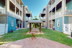 3-story, dog-friendly home with pool & balcony - w - Image 4