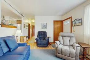 Charming Cape Cod: AC, Large Yard & Beach Gear - Image 5