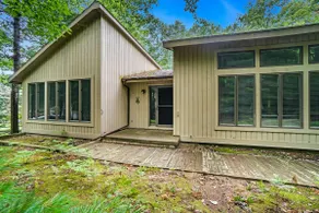 Two-Story Oasis: Sunroom, Patio & Private Balcony - Image 4