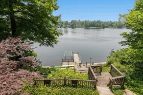 Serene Lakefront Oasis: Dock, Deck & Game Room - Image 4