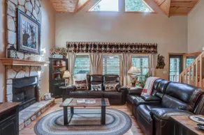 Stunning 4BR Dog Friendly | Hot Tub - Image 3