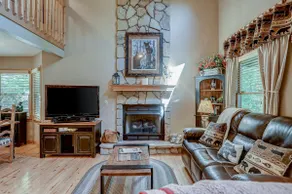 Stunning 4BR Dog Friendly | Hot Tub - Image 4