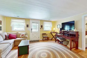 Country Farmhouse, Fireplace, Fishing Pond - Image 5