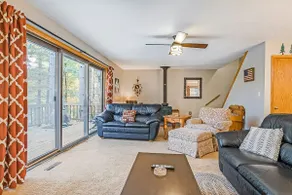 Stunning Treehouse Living with Balcony & Firepit - Image 3