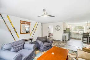 Cozy 4-Season Escape: Fireplace, Grill & AC - Image 5