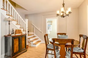 Charming Lakefront Gem: Walk to Downtown! - Image 3