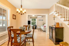 Charming Lakefront Gem: Walk to Downtown! - Image 4
