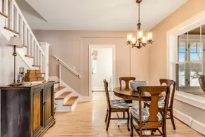 Charming Lakefront Gem: Walk to Downtown! - Image 2