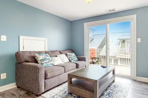 Spectacular House Near Bay with Shared Pool, Water - Image 4