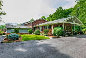 Charming Oasis with Alfresco Dining, 3 Smart TVs, - Image 2
