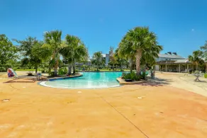 Spacious coastal home with grill & screened porch - Image 2