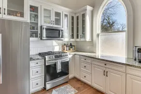 'The Sanctuary' in Historic Dtwn Staunton - Image 3