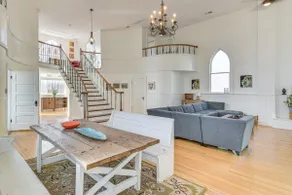 'The Sanctuary' in Historic Dtwn Staunton - Image 2