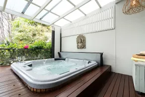 The Greenhouse - Spa & Fire - Pet Friendly - Image 3