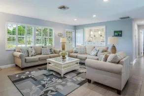 Single level family home withprivate pool & furnis - Image 3