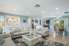 Single level family home withprivate pool & furnis - Image 5