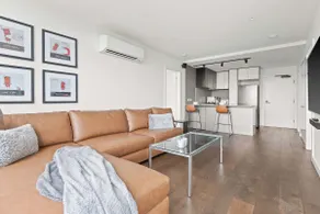 Central Oakleigh 2BR Apartment w Parking - Image 2