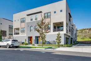 12 Mi to Dtla! Multi-level Charmer w/ Pool Access - Image 3