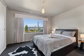 The Blue Window - 15 Mins to CBD&Airport - Image 3