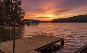 Watts Barr Waterfront Retreat - Image 2