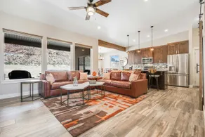 Unbeatable Canyon Views 3BR Home with Hot Tub - Image 5
