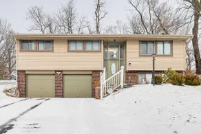 Remote-work Ready: Family Home Near Pittsburgh - Image 3