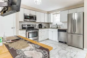 Remote-work Ready: Family Home Near Pittsburgh - Image 2