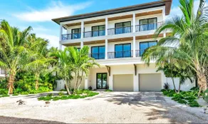 Tide of Your Life ~ Steps to Beach/Luxury Retreat - Image 2