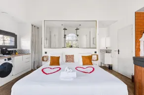 L'abricotine - Romantic & Intimate Suite - Image 5