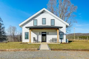 Peaceful Farmhouse Retreat 6 Mi to Virginia Tech! - Image 4