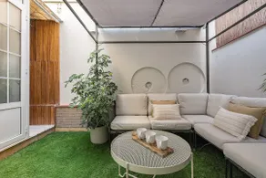 Charming Apartment with Terrace in Sants - Image 3