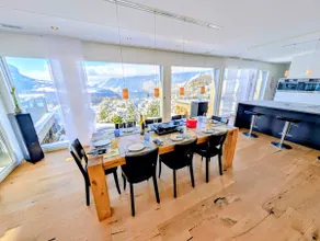 4BR Designer Villa with Garden & Lake Panorama - Image 2