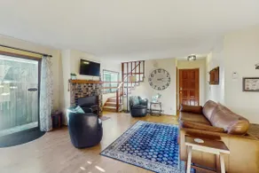 Family friendly home near the ocean with a yard, g - Image 3