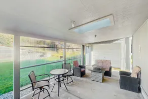 Family friendly home near the ocean with a yard, g - Image 2