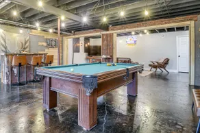 Country Setting w/ Modern Feel! Group Stay in Waco - Image 4