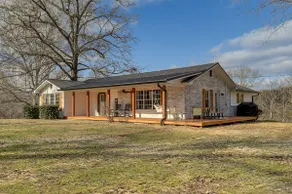 Country Setting w/ Modern Feel! Group Stay in Waco - Image 2