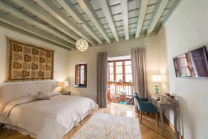 NEW, LUXURIOUS AND CHARMING, CLOSE TO THE CATHEDRAL - Image 2