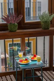 NEW, LUXURIOUS AND CHARMING, CLOSE TO THE CATHEDRAL - Image 3