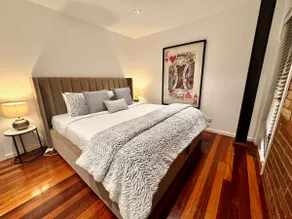 Stylish Fitzroy Warehouse Apmnt with Balcony & BBQ - Image 2