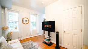 Modern DC 4BR/4BA Townhome w/ Parking - Image 4