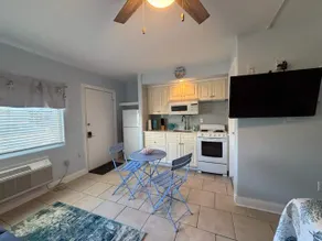 2 Bedroom Condo *Pool* 1 Block from Beach - Image 5