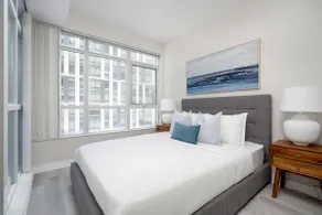 Modern CityPlace 2BR Balcony & Free Parking - Image 3
