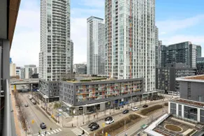 Modern CityPlace 2BR Balcony & Free Parking - Image 5