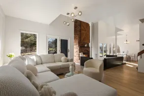 5BR Home_Sleeps 10_KingBeds_FIFA Fans Fav - Image 3