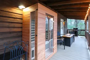 Helen 3-Level Luxury Cabin-Hot Tub-Sauna-Dogs - Image 5