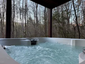 Helen 3-Level Luxury Cabin-Hot Tub-Sauna-Dogs - Image 2